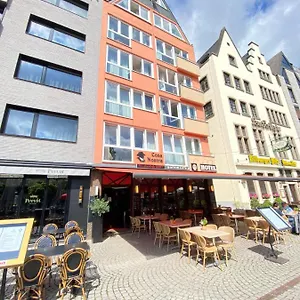 Drei Kronen Otel